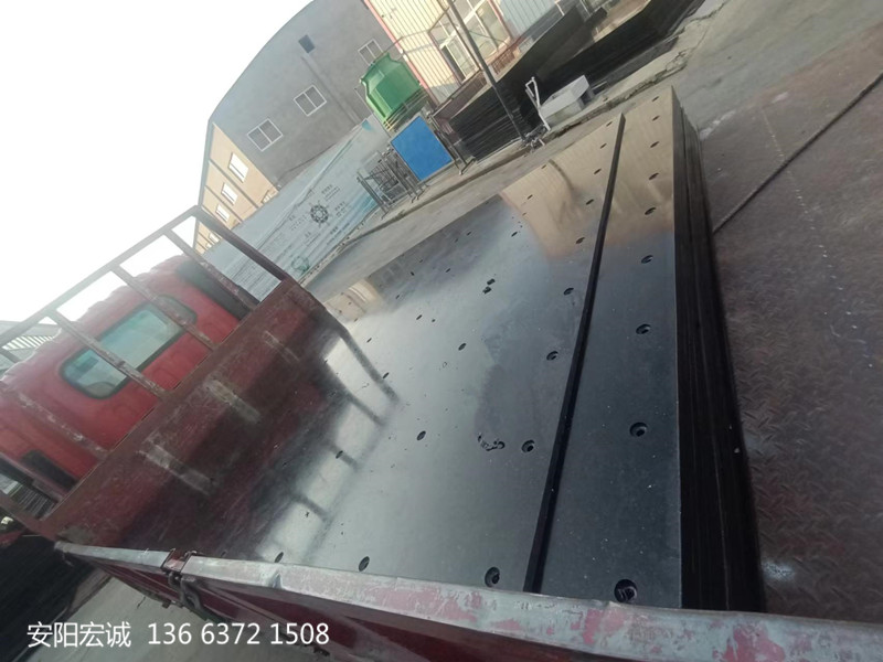 安陽(yáng)宏誠(chéng)：自卸車(chē)車(chē)底滑板的廣泛應(yīng)用